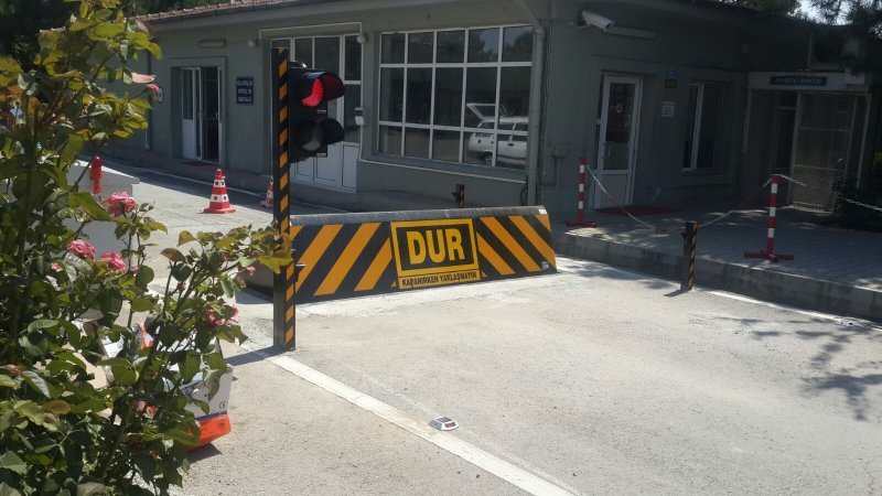PAS68 Road Blocker